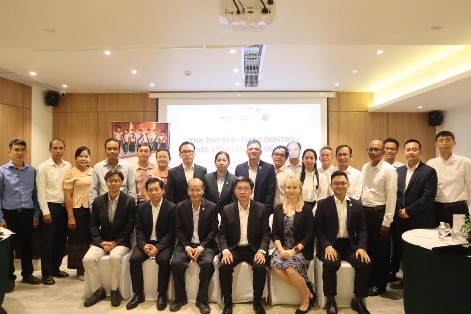 Group photo SEA-PLM Secretariat, SEAMEO Secretariat, UNICEF EAPRO, and Ministry of Education, Youth and Sport Cambodia