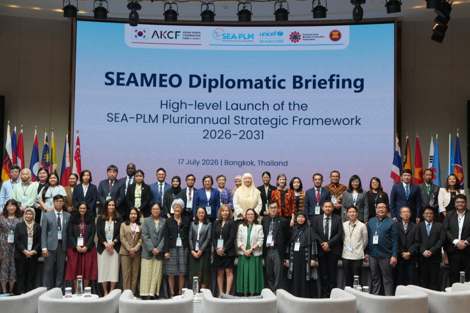SEAMEO Secretariat and UNICEF APRO (SEA-PLM Co-Chair) with representatives of Ministries of Education.