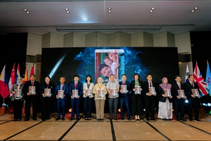 SEA-PLM Regional Secretariat team with partner from UK SAGE and Asean Korea Cooperation Funds including SEA-PLM Core and honorary member countries during SEA-PLM 2024 regional launch