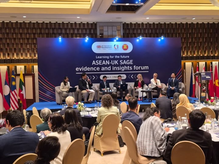 SEA-PLM Regional Secretariat and representatives from theMinistries of Education from Cambodia, Lao PDR, and the Philippines at the SEA-PLM panel during the ASEAN-UK SAGE evidence and insights forum